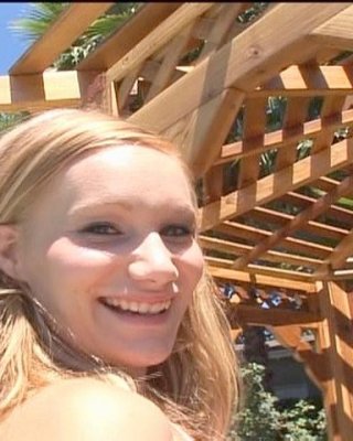 Junge Blondine in Hardcore-Gangbang wird mit vielen Cumshots bedeckt
 #76047705