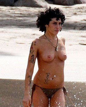 Amy Winehouse Showing Their Super Sexy Ravishing Body And Pick