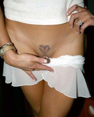 Katie price jordan zeigt ihre schöne tatoo muschi
 #75411945