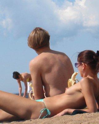 Warnung - Echte unglaubliche FKK-Fotos und -Videos
 #72268202