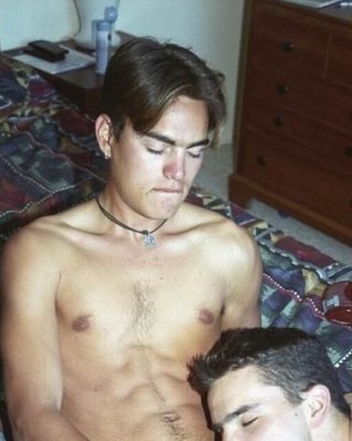 Zwei College-Twinks bohren sich gegenseitig und cumming Vergnügen
 #76952258