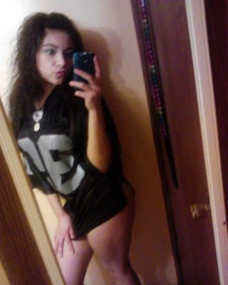 Amateur Mexican Babe Camwhoring In Front Of The Mirror