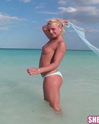 Blonde Strand Mädchen shelby bell masturbieren mit einem blauen Dildo #67755998