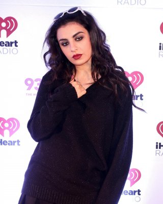 Xcx Indian Sex - Charli XCX flashing her black thong on stage at the 933 FLZs Jingle Ball in  Tamp Porn Pictures, XXX Photos, Sex Images #3231279 - PICTOA