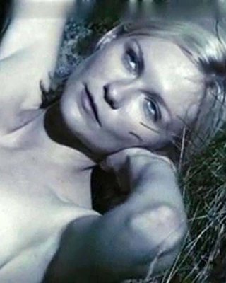 Kirsten Dunst Very Sexy And Hot Bikini And Topless Photos