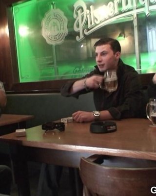 Die reife Blondine zeigt ihre Lust auf Schwanzfleisch und sie füttern sie so viel Schwanz wie
 #75490512