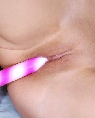 かわいい巨乳の赤毛ティーンが肉厚の濡れた愛の穴を弄ぶ
 #75570639