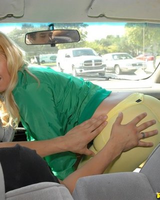 Blonde Big Ass Babe Hollie Stevens Fucked In A Car