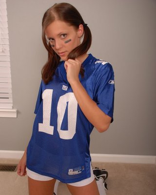 Sportliches Teen Girl oben ohne
 #79055470