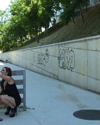 Babe wird ausgezogen, gefesselt und gefickt im Freien an öffentlichen Plätzen
 #71989685