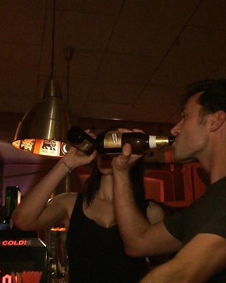 Babe wird ausgezogen, gefesselt und gefickt im Freien an öffentlichen Plätzen
 #71989742