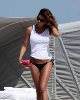 Belen rodriguez zeigt ihre schönen großen Titten und tollen Arsch
 #75356226