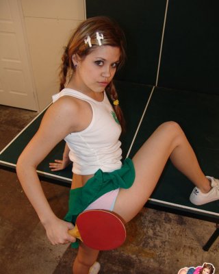 Topanga spielt Ping Pong mit ihrer Muschi
 #67799171