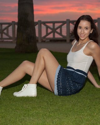 Duke estudiante universitaria belle knox en una falda corta en público flashing y teasi
 #75687886