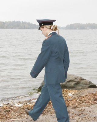 Sexy Mädchen in Uniform wird nass
 #72322448