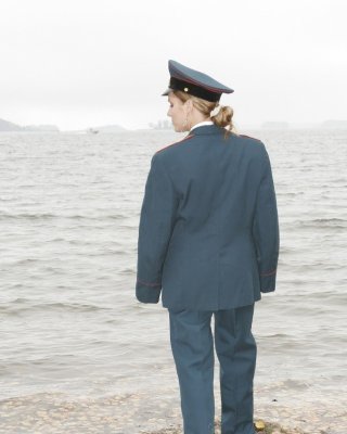 Sexy Mädchen in Uniform wird nass
 #72322460