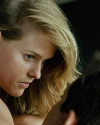 Alice eve zeigt ihre schönen großen Titten und posiert sehr sexy
 #75356301