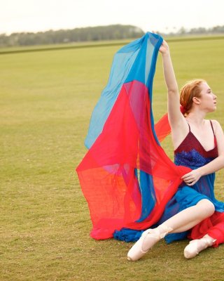 Ich mache Ballett im Gras. auf diesen Fotos sieht man
 #67903925