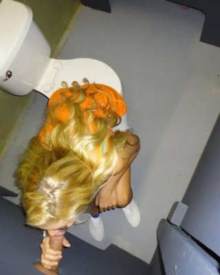 Slutty amateur babe getting ein badezimmer glory hole fick
 #71651381