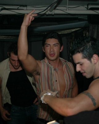Big dong boys masterbate und cum on eachother in diesen heißen fucking club pics
 #76957984
