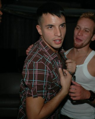 Big dong boys masterbate und cum on eachother in diesen heißen fucking club pics
 #76957994