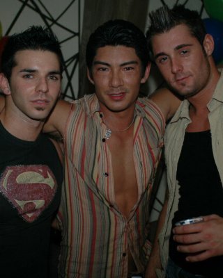 Big dong boys masterbate und cum on eachother in diesen heißen fucking club pics
 #76958084