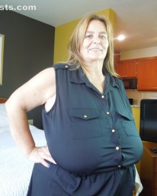 Plump Amateur Milf Sarah kann kaum ihre großen Titten halten
 #67249807