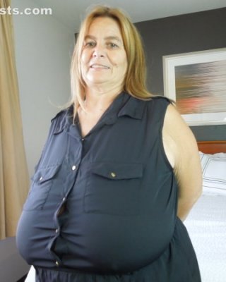 Plump Amateur Milf Sarah kann kaum ihre großen Titten halten
 #67249813