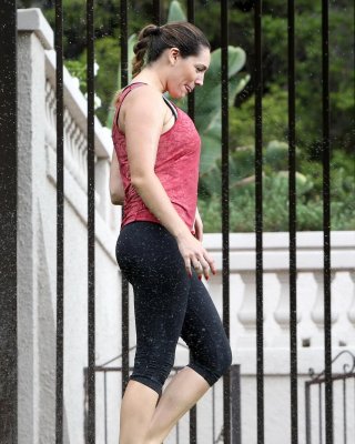 Kelly Brook Getting Wet And Showing Booty In Tights After A Workout In LA