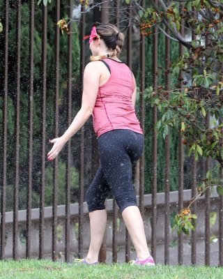 Kelly Brook Getting Wet And Showing Booty In Tights After A Workout In LA