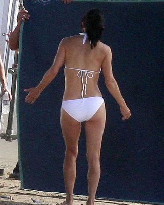 Courteney Cox Showing Hot Ass And Sexy Body In Bikini On Beach