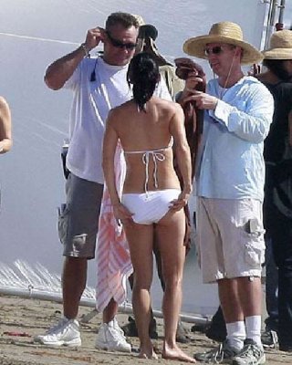 Courteney Cox Showing Hot Ass And Sexy Body In Bikini On Beach