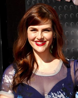 Sara Rue Showing Huge Cleavage At 'The LEGO Movie' Premiere In Westwood