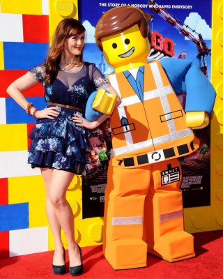 Sara Rue Showing Huge Cleavage At 'The LEGO Movie' Premiere In Westwood