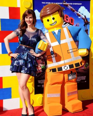 Sara Rue Showing Huge Cleavage At 'The LEGO Movie' Premiere In Westwood