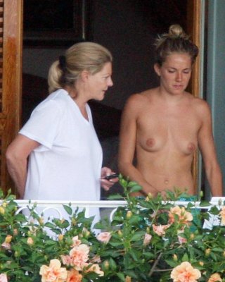 Sienna miller absolutely gorgeous naked breasts
 #75395229