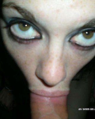 Fotos von verschiedenen geilen Babes, die an Schwänzen saugen 
 #68057919
