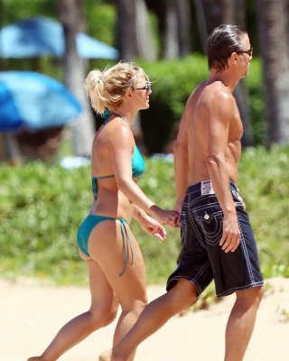 Britney Spears showing pokies in wet blue bikini on the beach in Maui #75335568