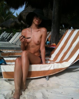 Niedliche Amateur teen selfshots
 #67436235