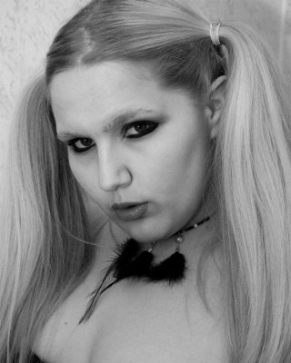 Mollige langhaarige Blondine in atemberaubendem pvc-Korsett
 #74046797
