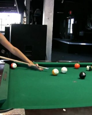 Brünette babe, cassidey, hat Spaß an einem nackten Spiel von pool!
 #70468511