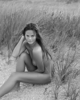 Christine teigen zeigt ihre Brüste und Muschi am Strand
 #75160075