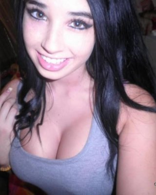 Kompilation einer sexy vollbusigen Cutie, die in heißen Selfpics posiert
 #72981125