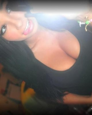 Kompilation einer sexy vollbusigen Cutie, die in heißen Selfpics posiert
 #72981128