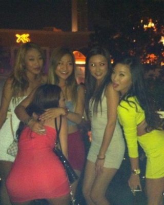 Sexy Amateur asiatische Babes posieren für die Cam
 #67587218