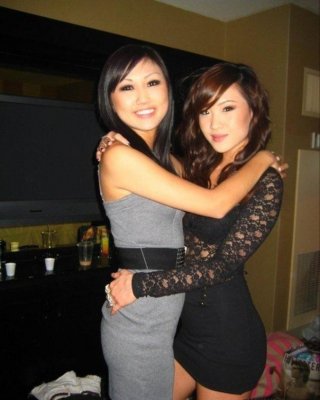 Sexy Amateur asiatische Babes posieren für die Cam
 #67587228
