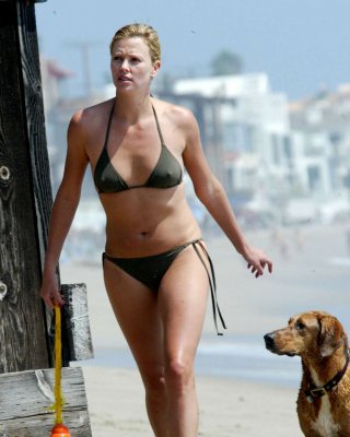 Xxx Sexy Dog And Beach - Charlize Theron showing tits on the beach and extremely hot body paparazzi  pictu Porn Pictures, XXX Photos, Sex Images #3245524 - PICTOA
