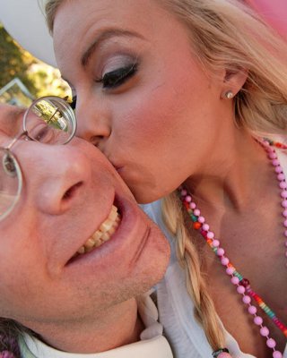 Diese big-titted Blondine fickt ihren Sugar Daddy täglich
 #78453388
