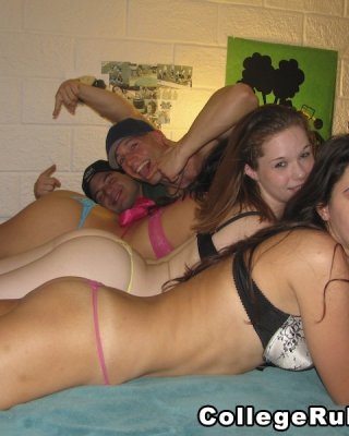 Freche College-Mädchen waren betrunken und hatten Mädchen zu Mädchen Sex
 #77088069