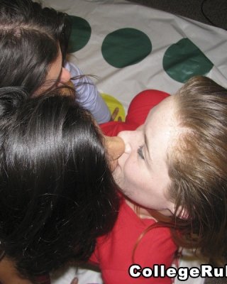 Freche College-Mädchen waren betrunken und hatten Mädchen zu Mädchen Sex
 #77088082